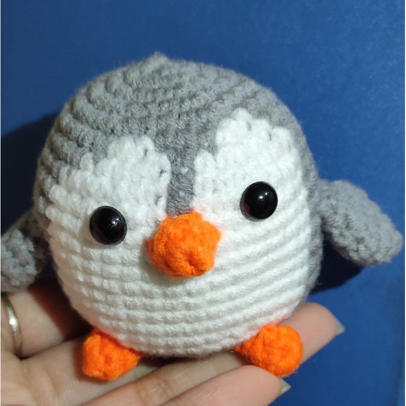 BONEKA RAJUT AMIGURUMI PINGUIN