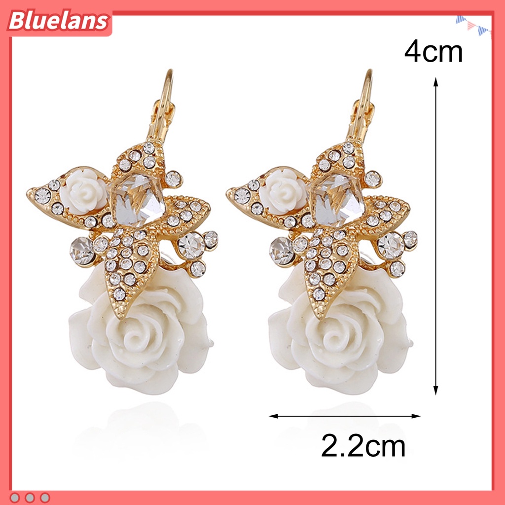 Bluelans 1 Pasang Anting Wanita Bentuk Bunga Aksen Berlian Imitasi Gaya Vintage Tahan Lama Untuk Pernikahan