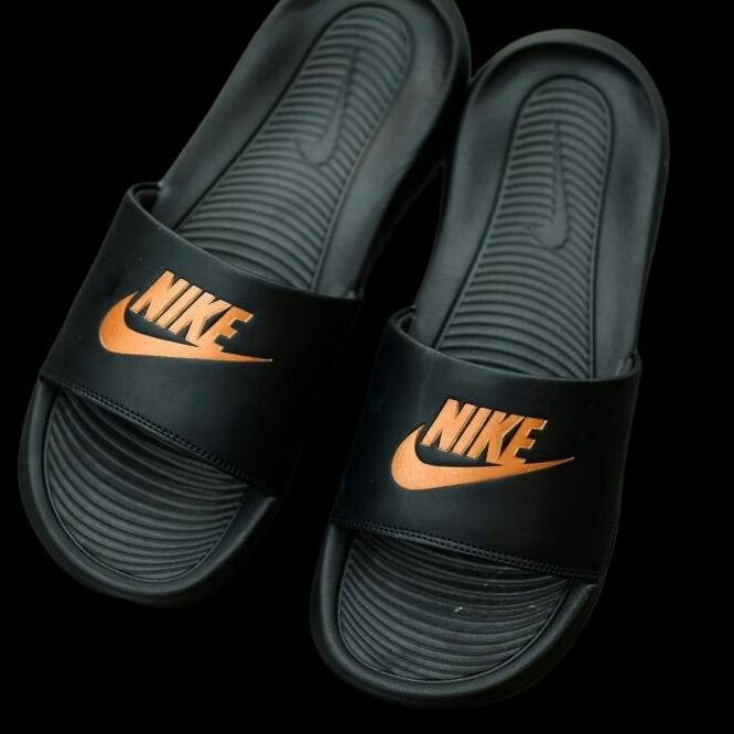 Sale➟ Y9CZL Sendal Nike Victori One ORIGINAL Sandal Pria BIG SIZE Ukuran JUMBO BESAR Slop Slip On pr