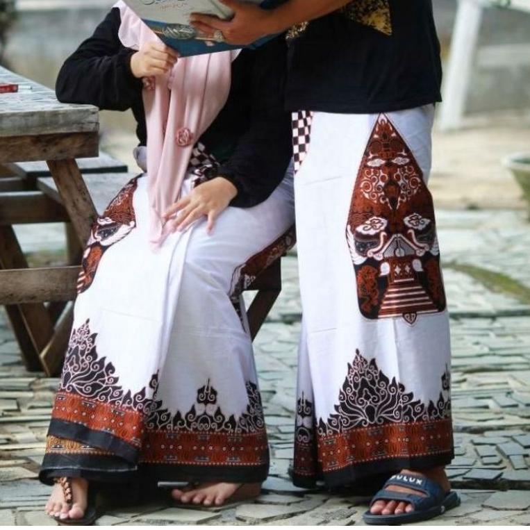 US.18Oc22ᴿ ◦ SARUNG BATIK DEWASA MOTIF GUNUNGAN WAYANG PUTIH BATIK