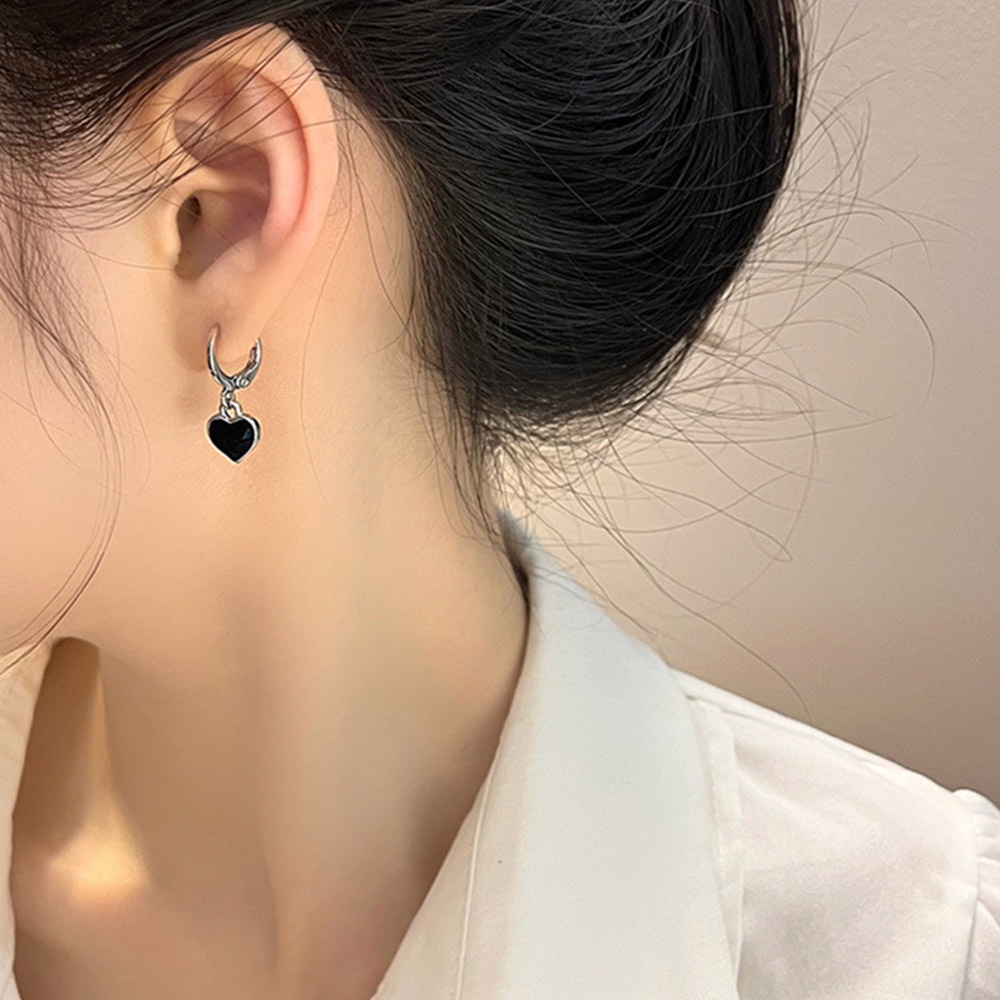 Anting Bentuk Bulat Hati Geometris Warna Hitam Untuk Wanita