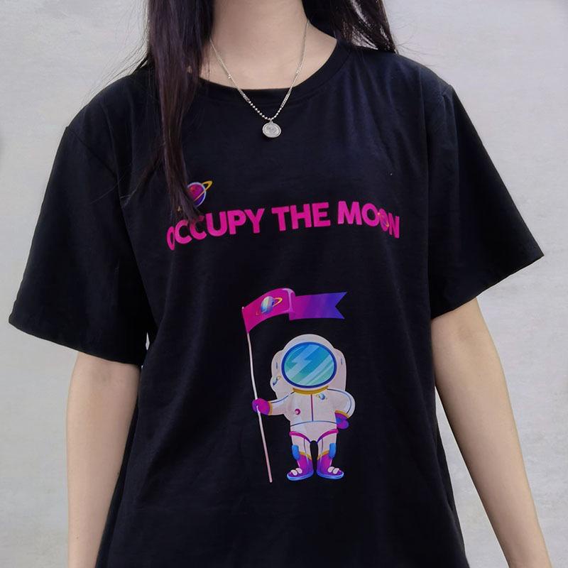 [littlecrab] Kaos Oversize Occupy The Moon Astronot Planet Bulan Bendera Saturnus Luar Angkasa Sablon Berkualitas Hitam Putih Pink T-shirt Couple Unisex Lembut Unik Korean Style