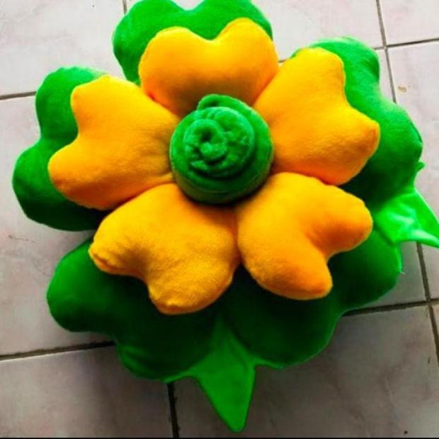 bantal sofa mawar cantik bantal bunga