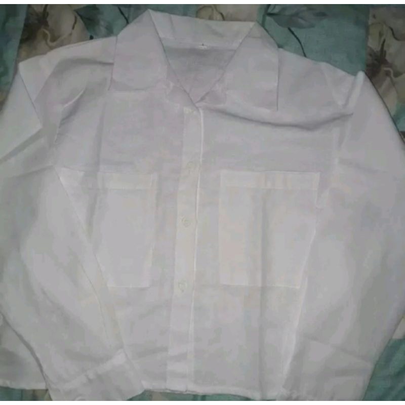 kemeja crop putih