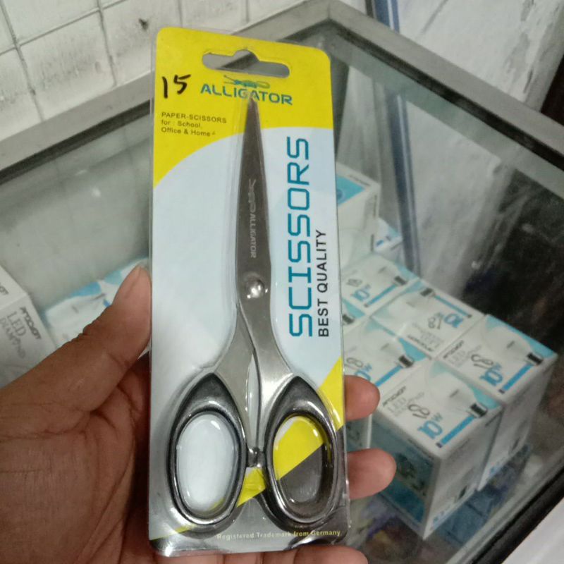 

gunting ukuran sedang