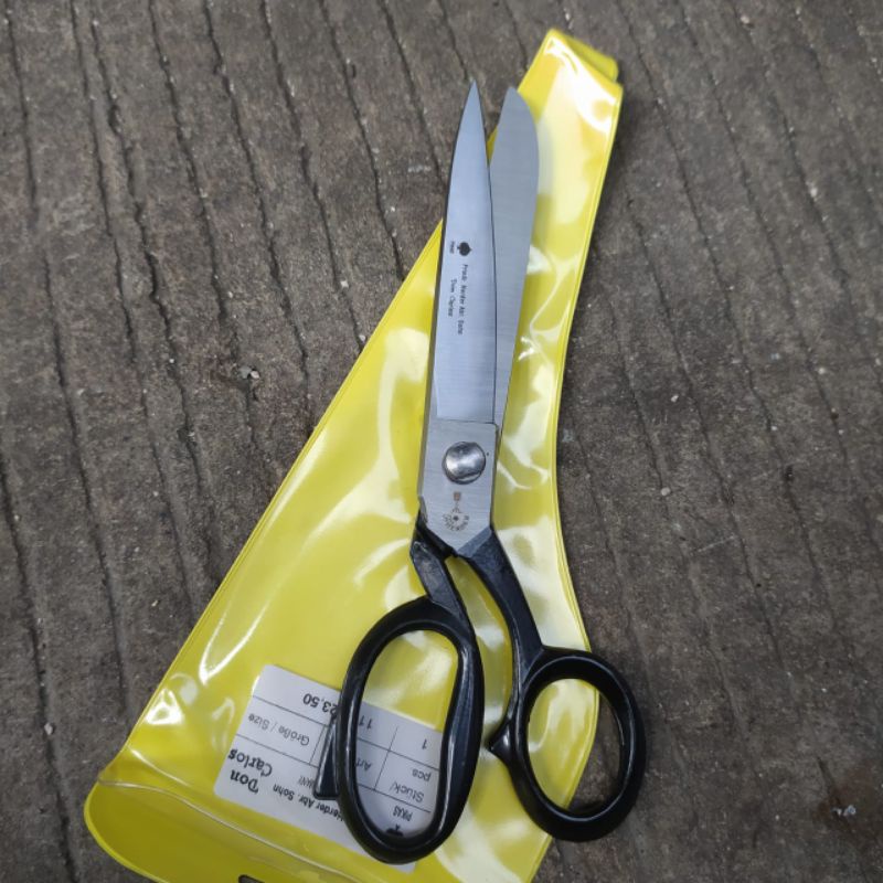 

SOLINGEN. GUNTING KAIN UKURAN 10 INCHI.