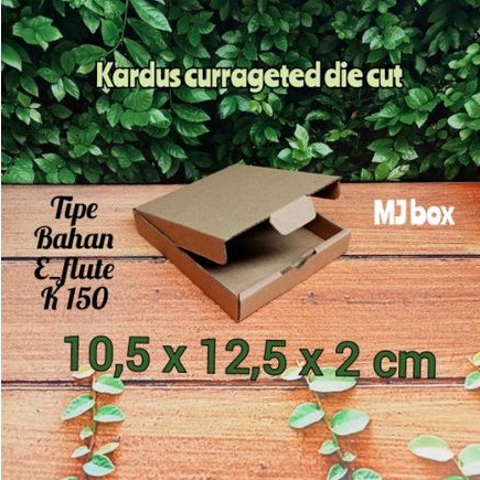 

KARDUS UK. 10,5x12,5x2 CM........DIE CUT KOTAK KARTON UNTUK PACKING SOUVENIR - DLL- MODEL BOX PIZZA