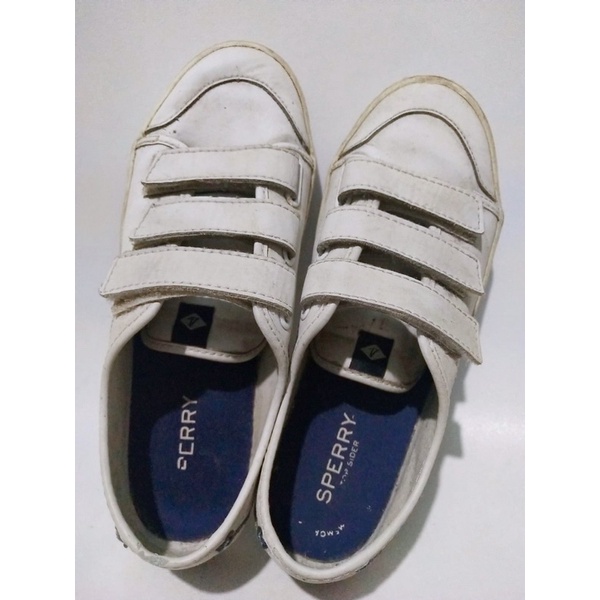 sepatu putih sperry wanita