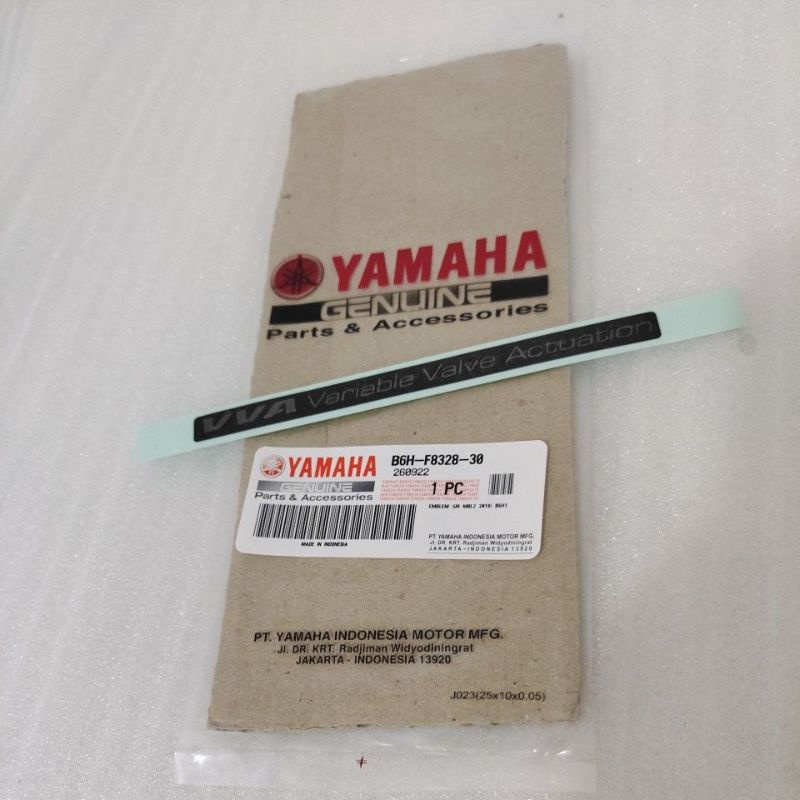 Emblem stiker sticker Body cowling KIRI hitam Stiker VVA Yamaha NMax ORIGINAL B6H-F8328-30