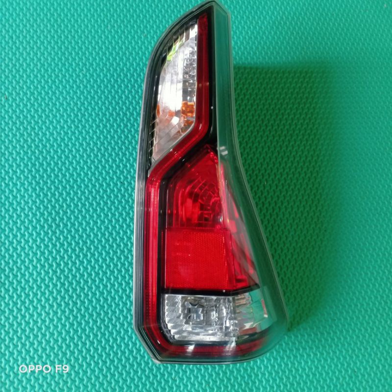 stoplamp lampu belakang Nissan Serena c27