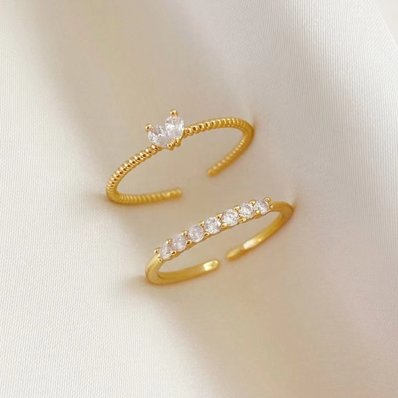 2pcs / Set Cincin Model Terbuka Adjustable Desain Hati Bahan Zirkon Warna Emas Untuk Wanita