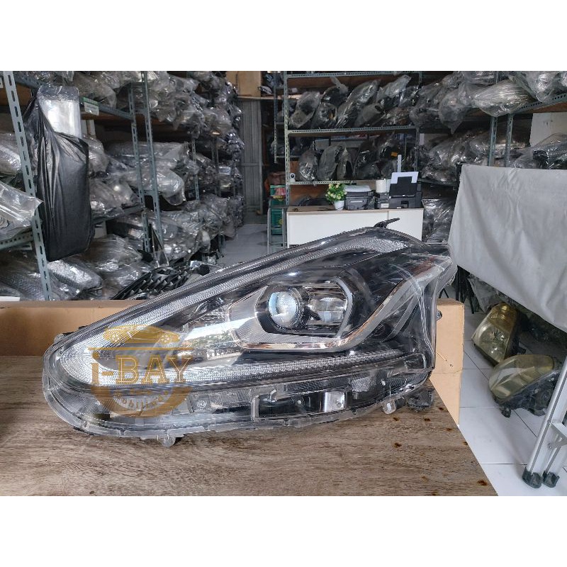Headlamp Lampu Depan Toyota Sienta Q sienta type Q Original