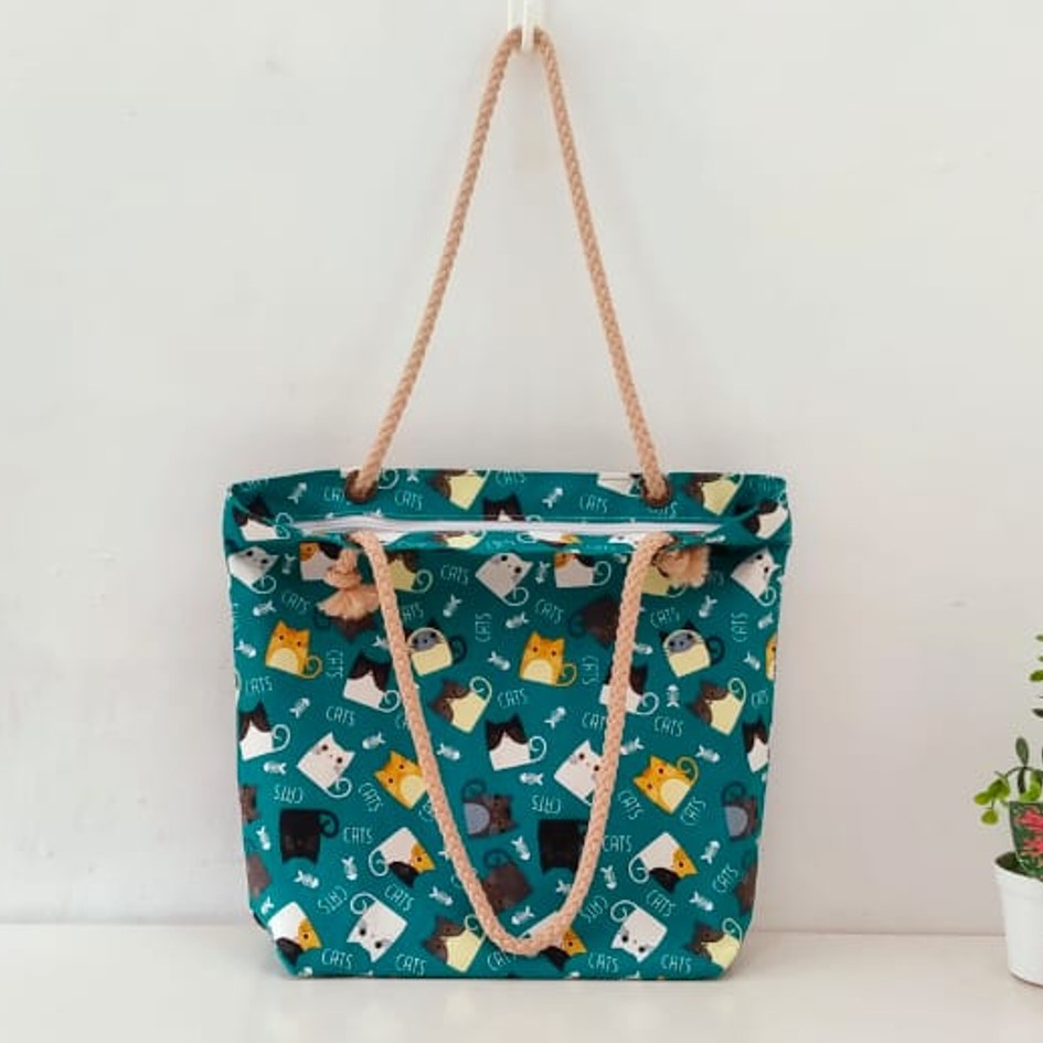 TOTEBAG KANVAS TALI SUMBU MOTIF KUCING TOSCA. RIENS COLLECTIONS