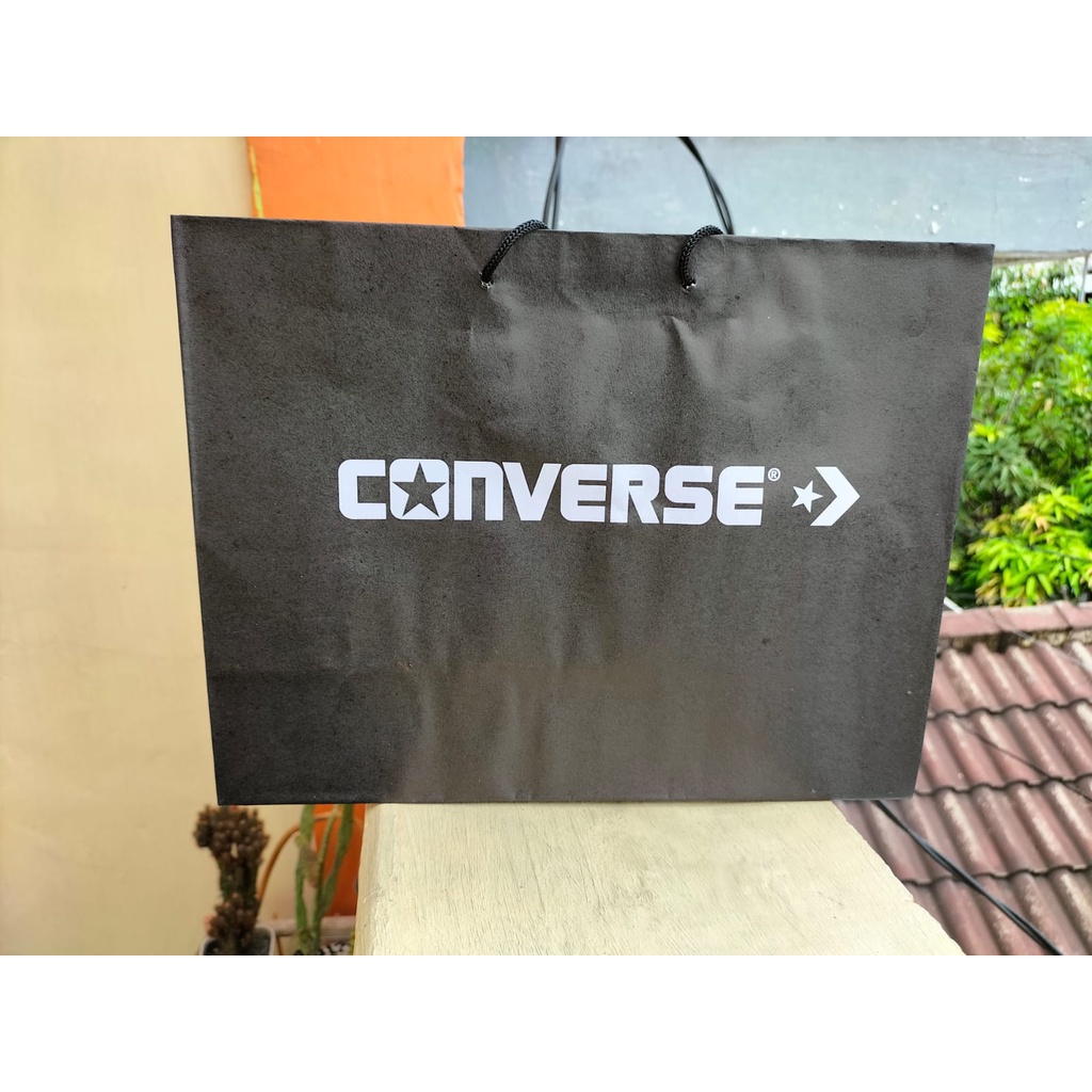 

PAPERBAG CONVERSE ORIGINAL KANTONG BUNGKUS SNEAKER SEPATU BAJU TERMURAH KADO HADIAH SIMPLE PRAKTIS