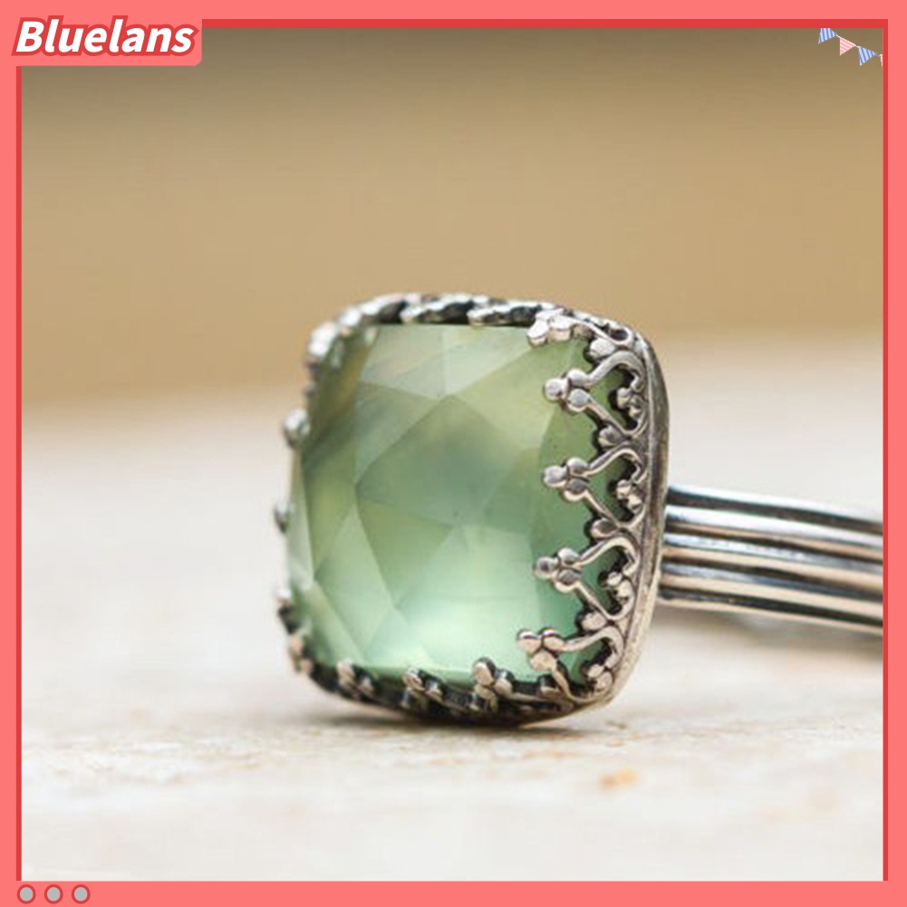 Cincin Jari Bentuk Persegi Panjang Aksen Batu Permata Zamrud Imitasi Gaya Vintage Untuk Wanita