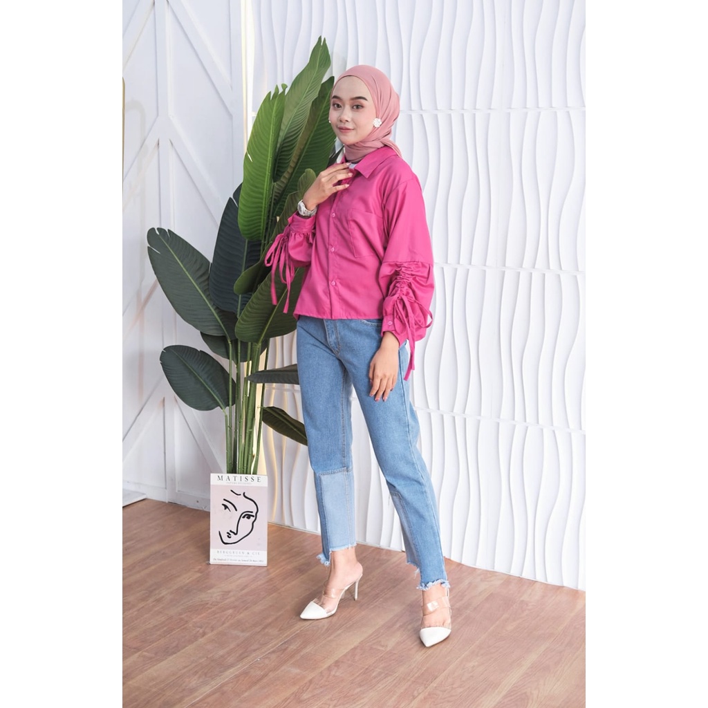 KEZRA MONIC TOP BLOUSE SERUT RAYON HIGH QUALITY 100% / ATASAN WANITA SELEBGRAM / BLOUSE KEMEJA WANITA SERUT VIRAL Blouse Katun Rayon Wanita / Atasan Perempuan FIT TO XL LD 112 / Full Kancing Depan Ghema Puff Top kaos serut kekinian blouse serut wanita