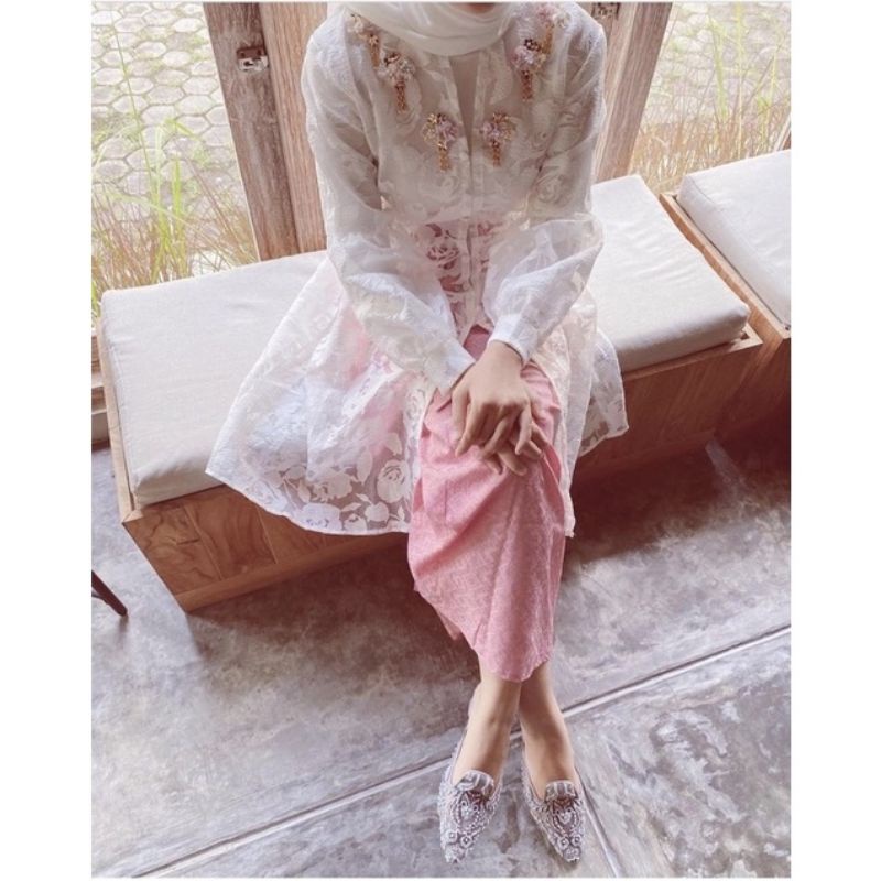 sewa kebaya jaleela malea wisuda graduation lamaran