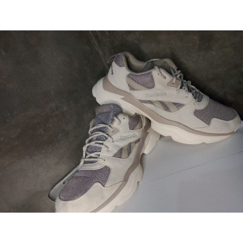 SEPATU SECOND REEBOK ROYAL BRIDGE 3 X WANNA ONE ORIGINAL, Kondisi 90%