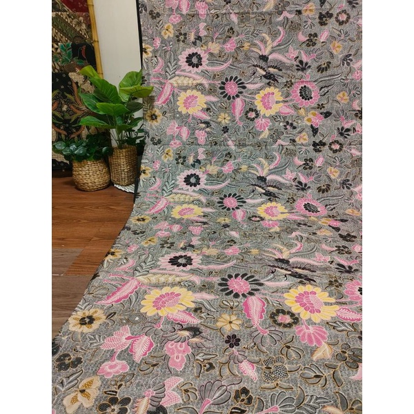 Kain batik solo tribusono kembangan hitam