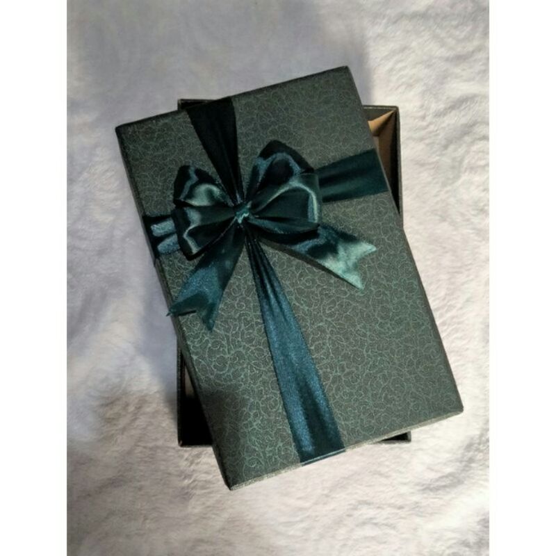 

kotak kado / hadiah / gift box