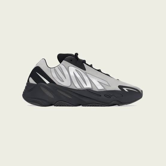 ADIDAS YEEZY 700 MNVN Metallic Silver ORIGINAL 100% - 40 2/3 (25.5cm)