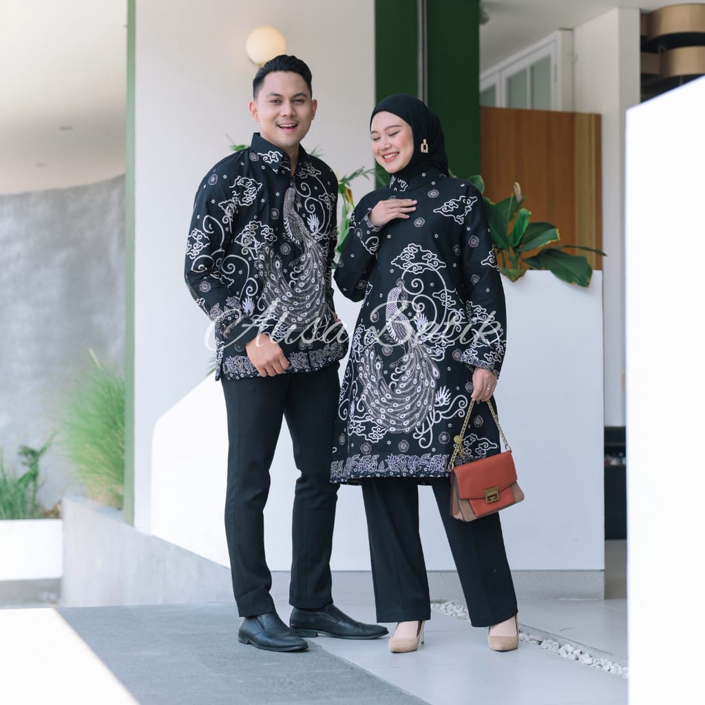 MERAK PUTIH 2 ALISA BATIKSOLOAMANAH COUPLE KEMEJA BATIK PRIA SOLO LENGAN PANJANG PENDEK LAPIS FURING DEWANTA PINUS MAHKOTA SEDJIWO MANGKUBUMI PENDEK PEKSI OREN PEKSI TARUNG NIRWANA MOCCA CREAM WIGUNA GOLD PARANG BIRU KAWUNG WIRO GINANDRA AKAR KLAWU UWER