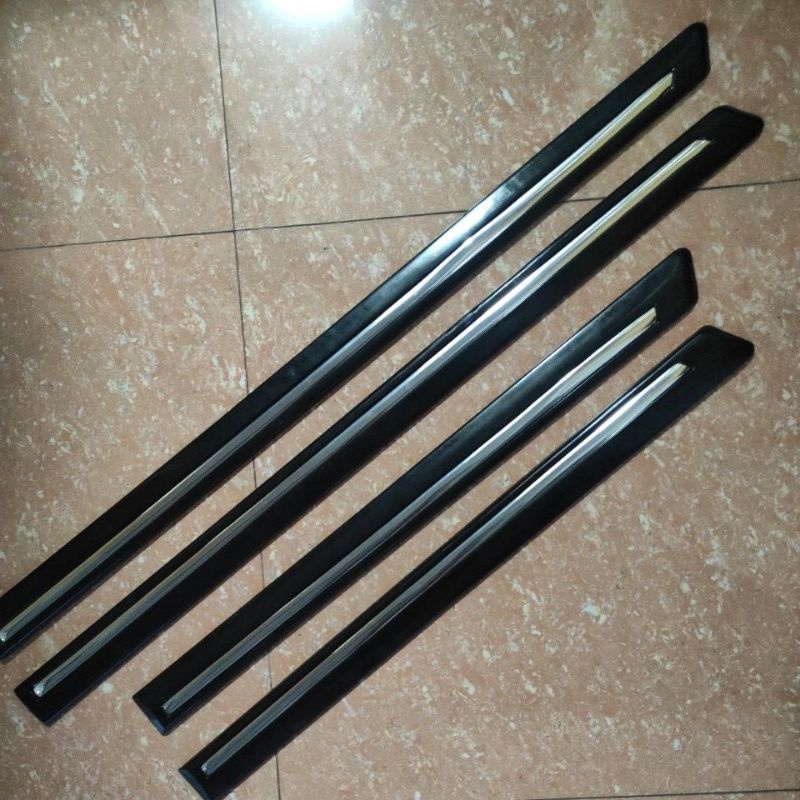 List body LIS MOULDING samping bodi mobil toyota Avanza /  Xenia 2004 sampai 2011 2010 2009 2008 2007 2006 2005 vvti VVT-i hitam silver putih abu aqua biru merah marun maroon maron metalik + LIS chrome crome tipe e g s