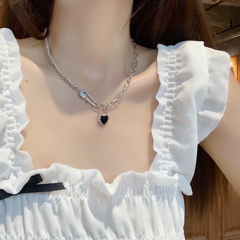 Kalung Liontin Hati Hitam Bahan Alloy Aksen Berlian Imitasi Gaya Korea Untuk Wanita