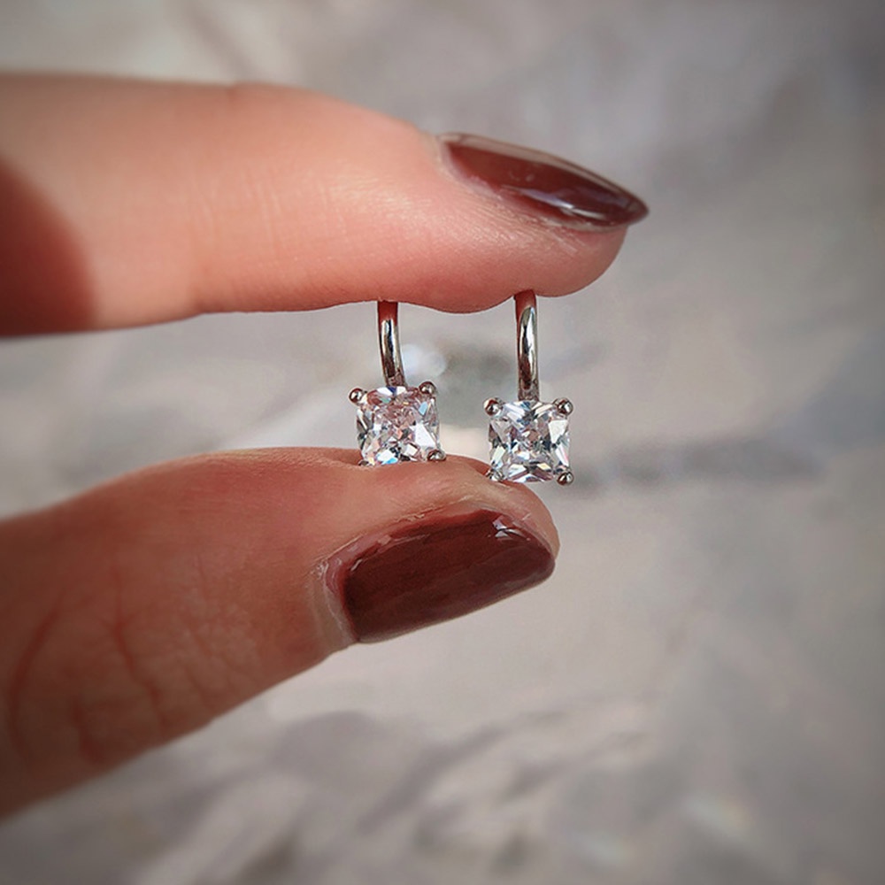 Anting Tusuk Bentuk Kotak Kecil Aksen Zircon Warna Emas Untuk Wanita