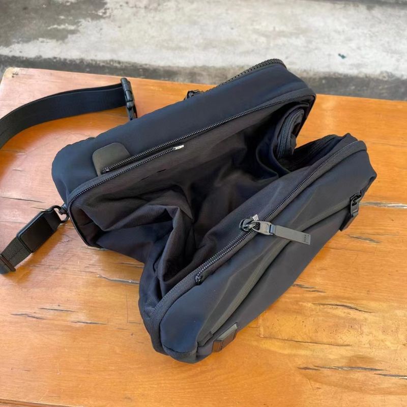 tas lookout expandable Sling 2 in 1 selempang tumi harrison series hitam branded