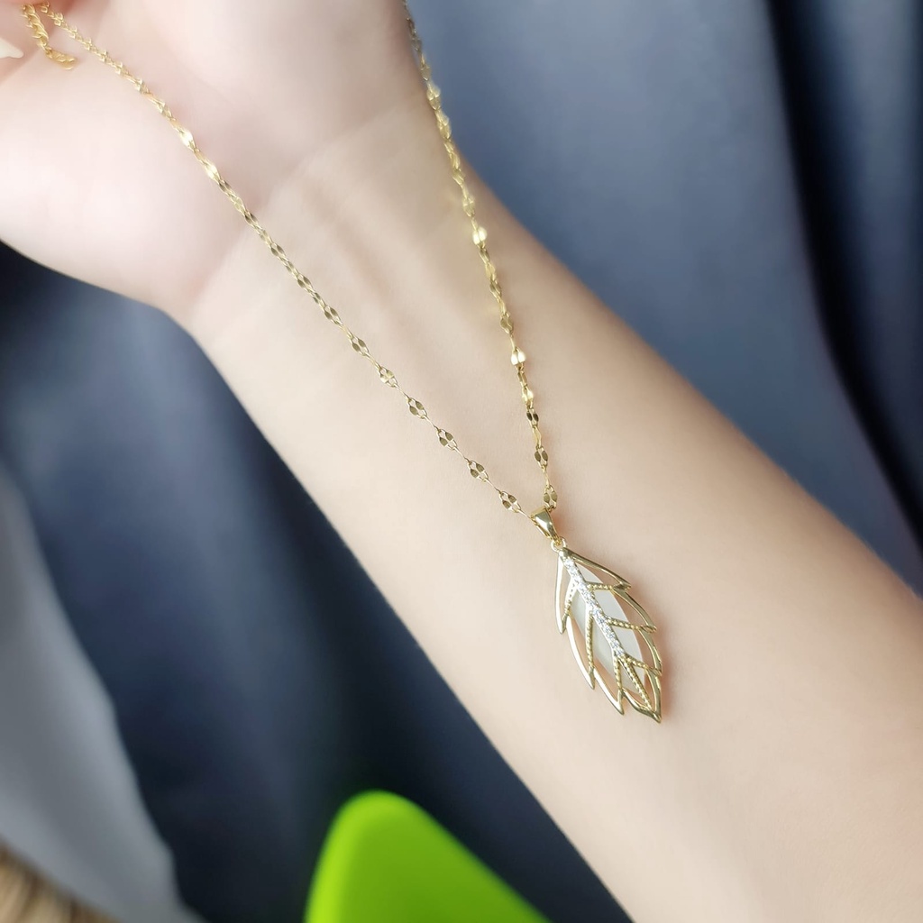 Kalung wanita titanium model daun diamond gold anti karat dan anti luntur