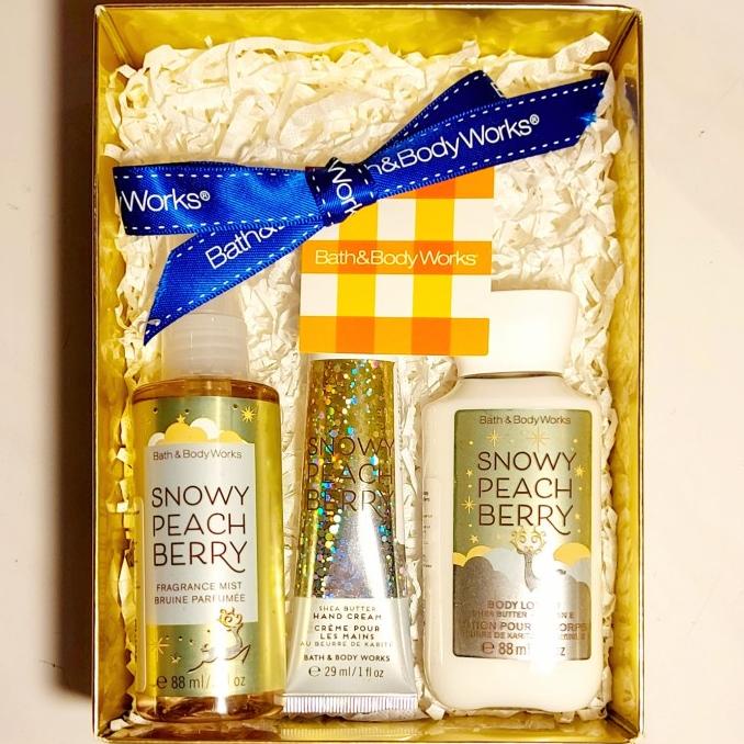 BATH BODY WORKS BBW PAKET GIFTSET SNOWY PEACH BERRY HNDCREAMMSTLTION