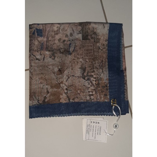 Buttonscarves New York Royal Blue as is