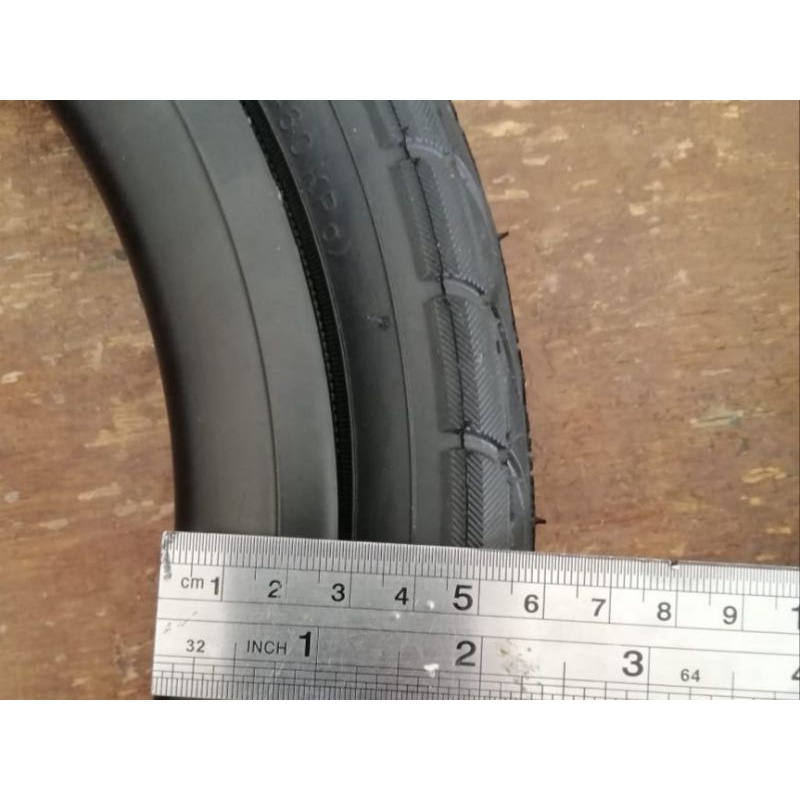sepasang velg dan ban sepeda lipat