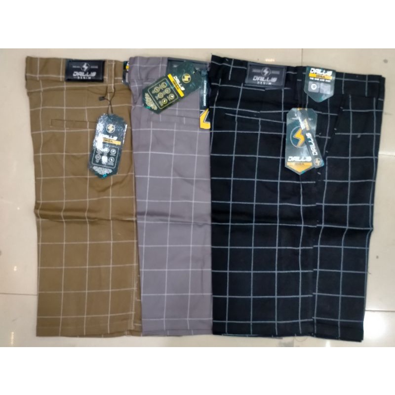 Bawahan pria /celana pendek chinos pria motif kotak kotak