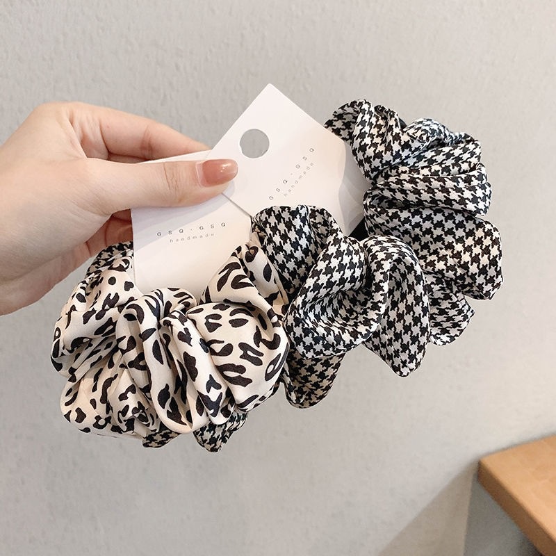 Ikat Rambut Scrunchie Perempuan Motif Abstrak Aksesoris Kunciran Kualitas Bahan Elastis AK250