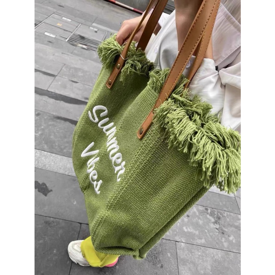 Fashion tote summer vibes
