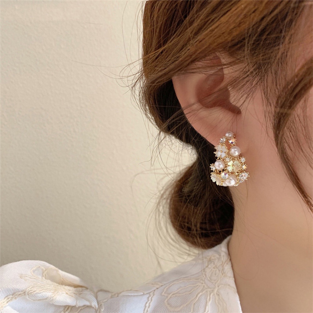 Anting Tusuk Motif Bunga Hias Mutiara Mewah Untuk Wanita