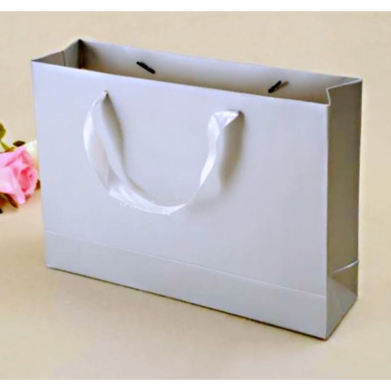 

shopeebags | Paperbag silver executive PREMIUM.24 X 10 X 20 cm.