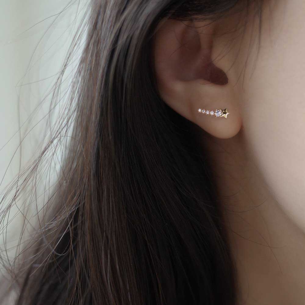 Anting Stud Desain Meteor Bintang Aksen Kristal Berlian Bahan S925 Sterling Silver Gaya Korea Untuk Wanita