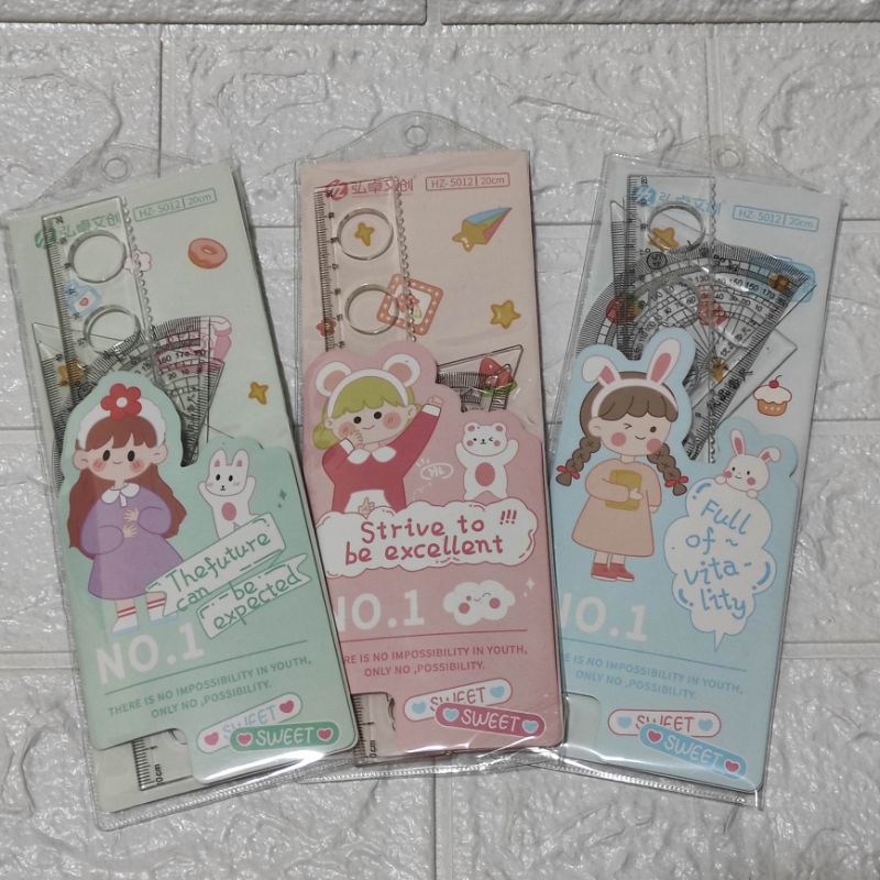 

Penggaris Set isi 4 buah - Penggaris Set - Penggaris 20cm Bahan Tebal ( 1 Busur - 1 penggaris lurus - 2 penggaris segitiga)