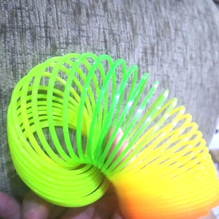 Mainan Rainbow Spiral Spring Slinky Mainan Anak Edukasi
