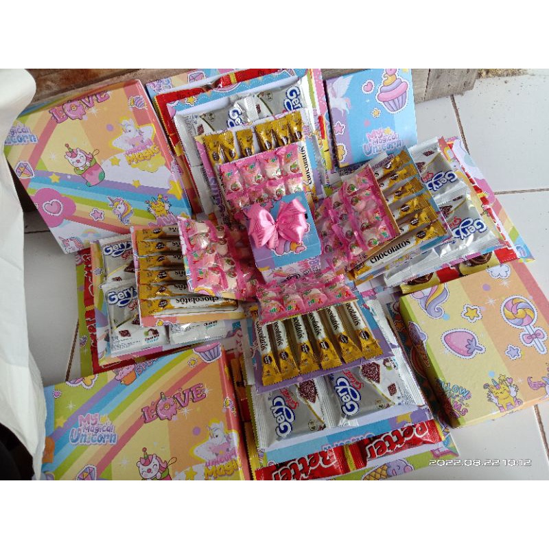 

EXPLOSION BOX 6 LAYER PLUS TARIK UANG (JUMBO). tema cewek dan cowok.