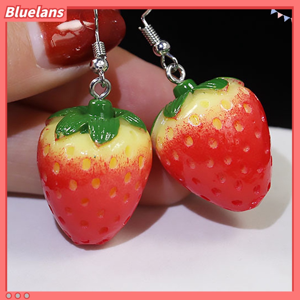 1 Pasang Anting Kait Menjuntai Desain Buah Strawberry Warna Merah