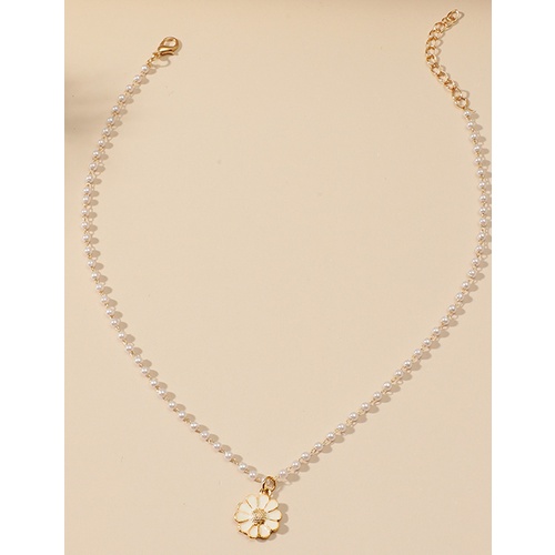 LRC Kalung Fashion White Small Flower Pearl Chrysanthemum V35577