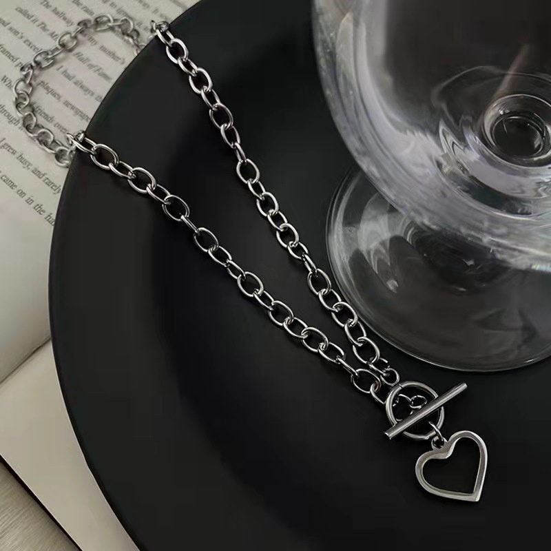 Titanium necklace luxury niche hip-hop tide OT necklace pendant Joker autumn and winter luxury long clavicle chain