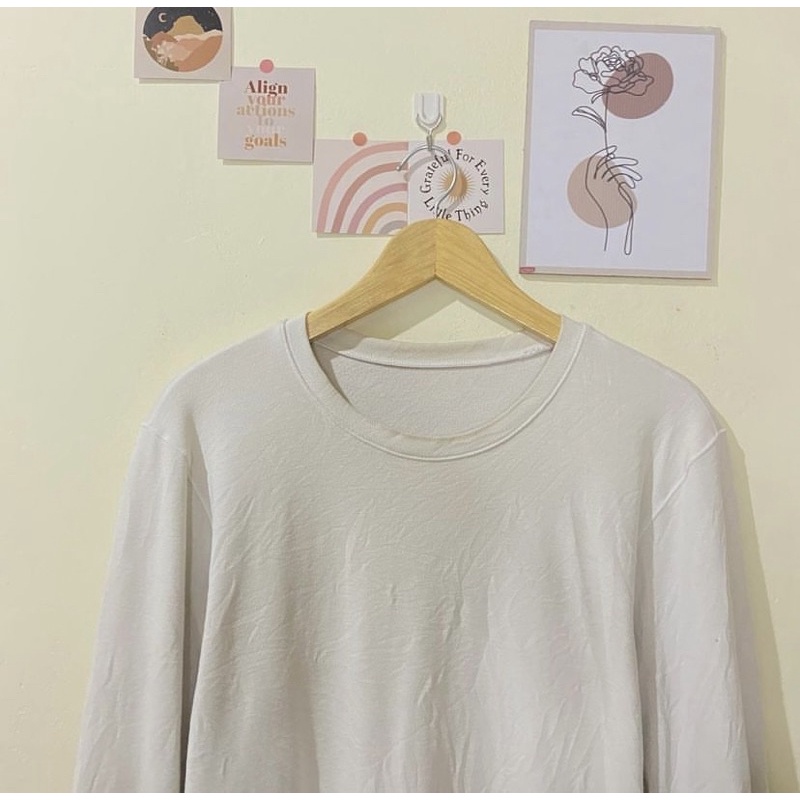 sweeter uniqlo putih