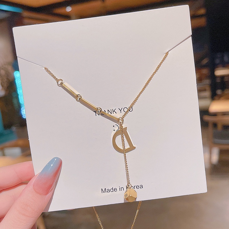 Kalung Rantai Dengan Liontin Huruf D Bahan Titanium Steel Untuk Wanita