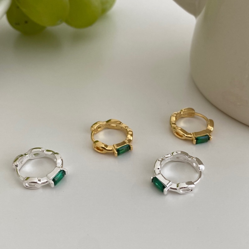 Anting Tusuk Model Cutout Dengan Batu Emerald Gaya Korea Untuk Wanita