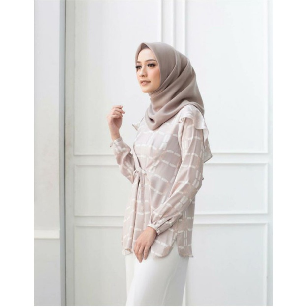 emily blouse brown wearing klamby